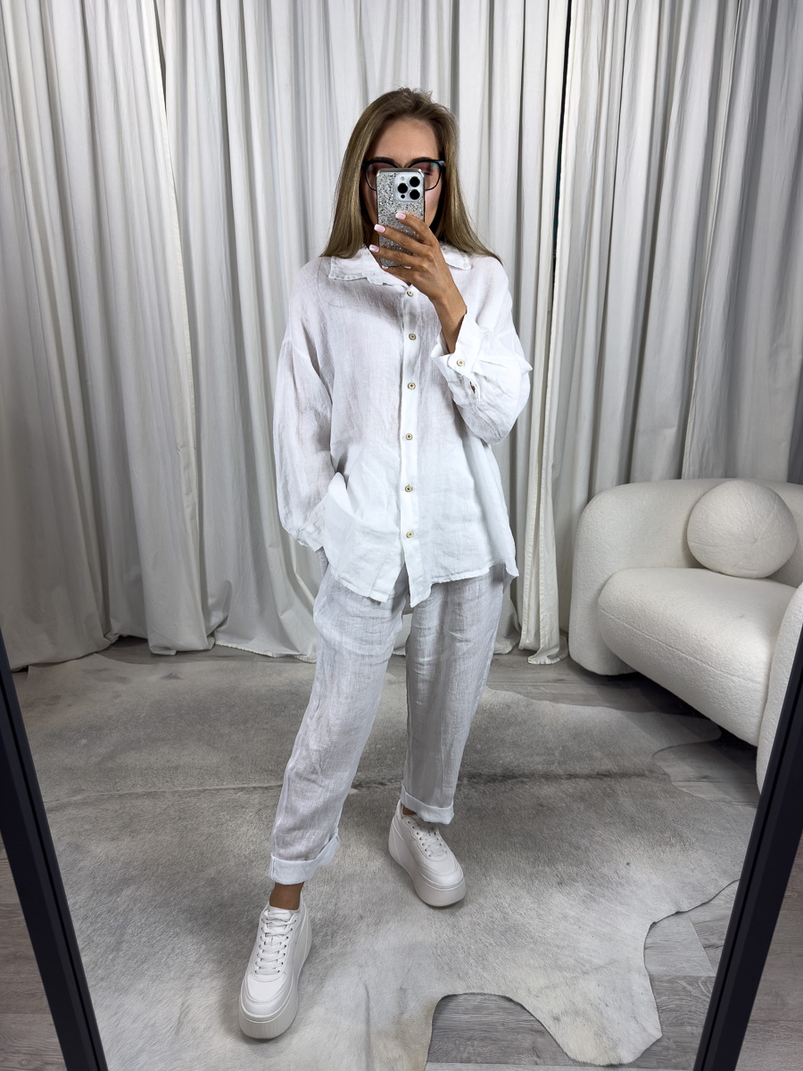 IMG_4158 Biała lniana koszula Elize Wiya - włoski styl, oddychający materiał i wygodny krój oversize. Stylizacja z lnianymi spodniami w tym samym kolorze.